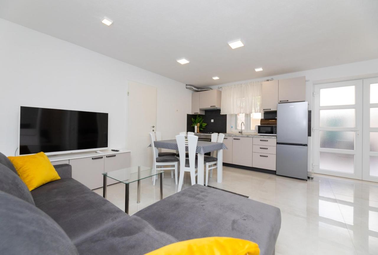 Apartmani Canaki Supetar Extérieur photo