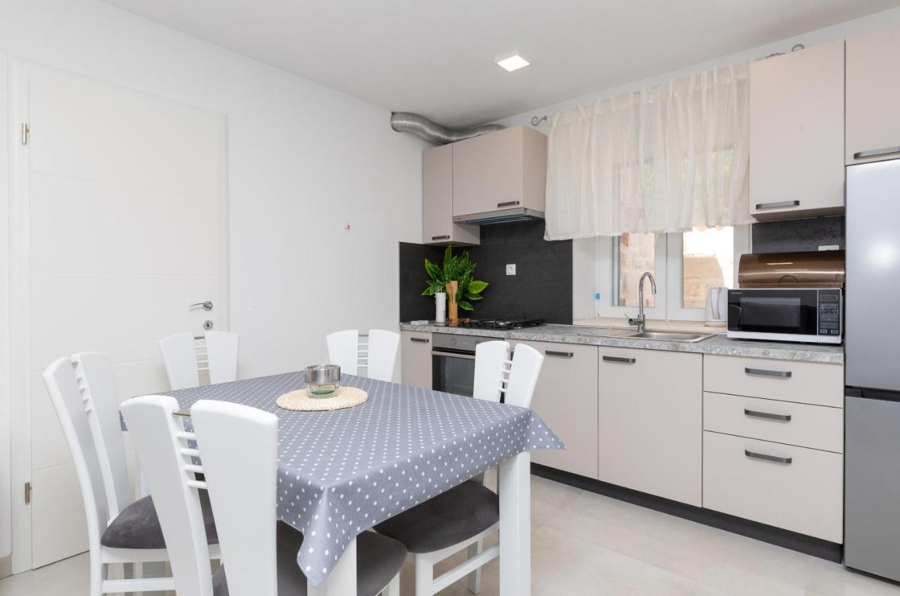 Apartmani Canaki Supetar Extérieur photo
